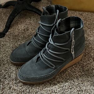 Stylish Pendelton Gray Ankle Boots for Women